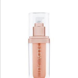 Huda Beauty N.Y.M.P.H. face and body highlighter